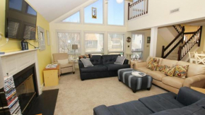 648, Landshark- Oceanside, close to beach, community amenities!